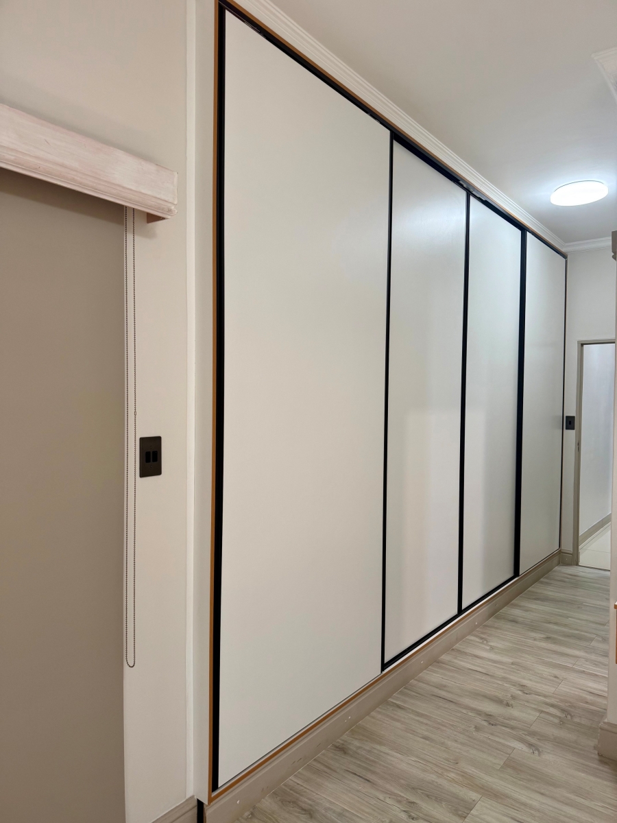 5 Bedroom Property for Sale in Tafelzicht Western Cape